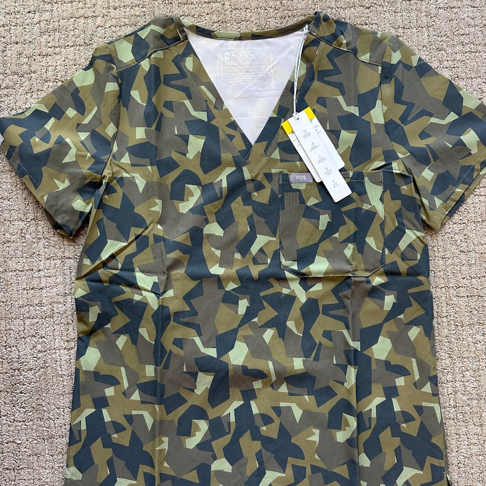 Figs Women Catarina FREEx One-Pocket Scrub Top - Camo Martini Olive (Small)